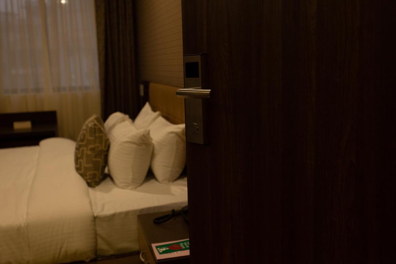 מדגאון Hotel Anthurium Circle מראה חיצוני תמונה