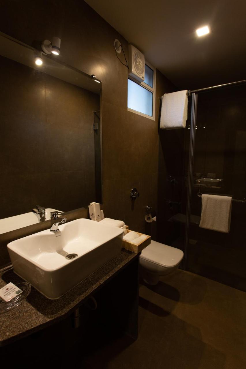 מדגאון Hotel Anthurium Circle מראה חיצוני תמונה