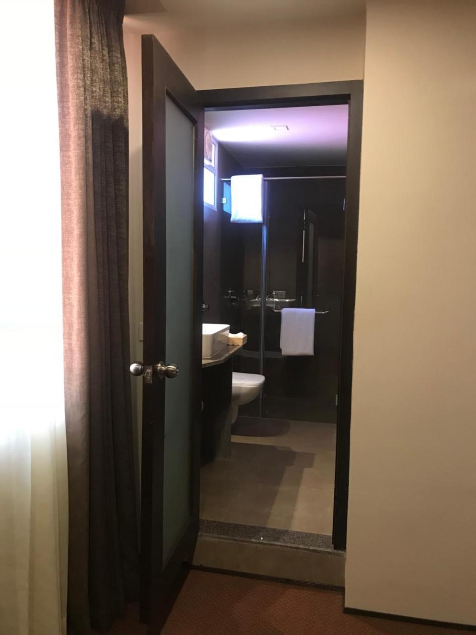 מדגאון Hotel Anthurium Circle מראה חיצוני תמונה