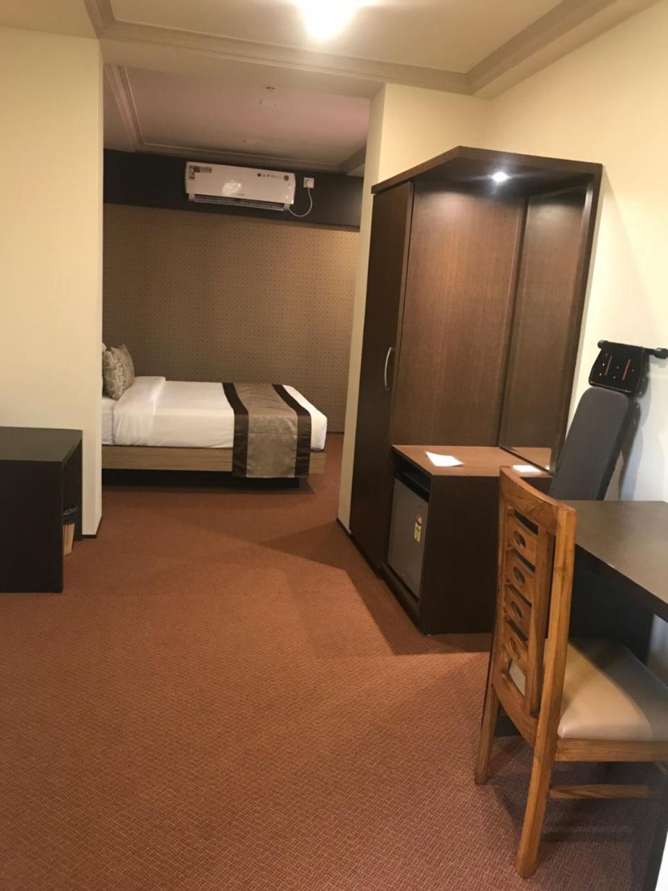 מדגאון Hotel Anthurium Circle מראה חיצוני תמונה