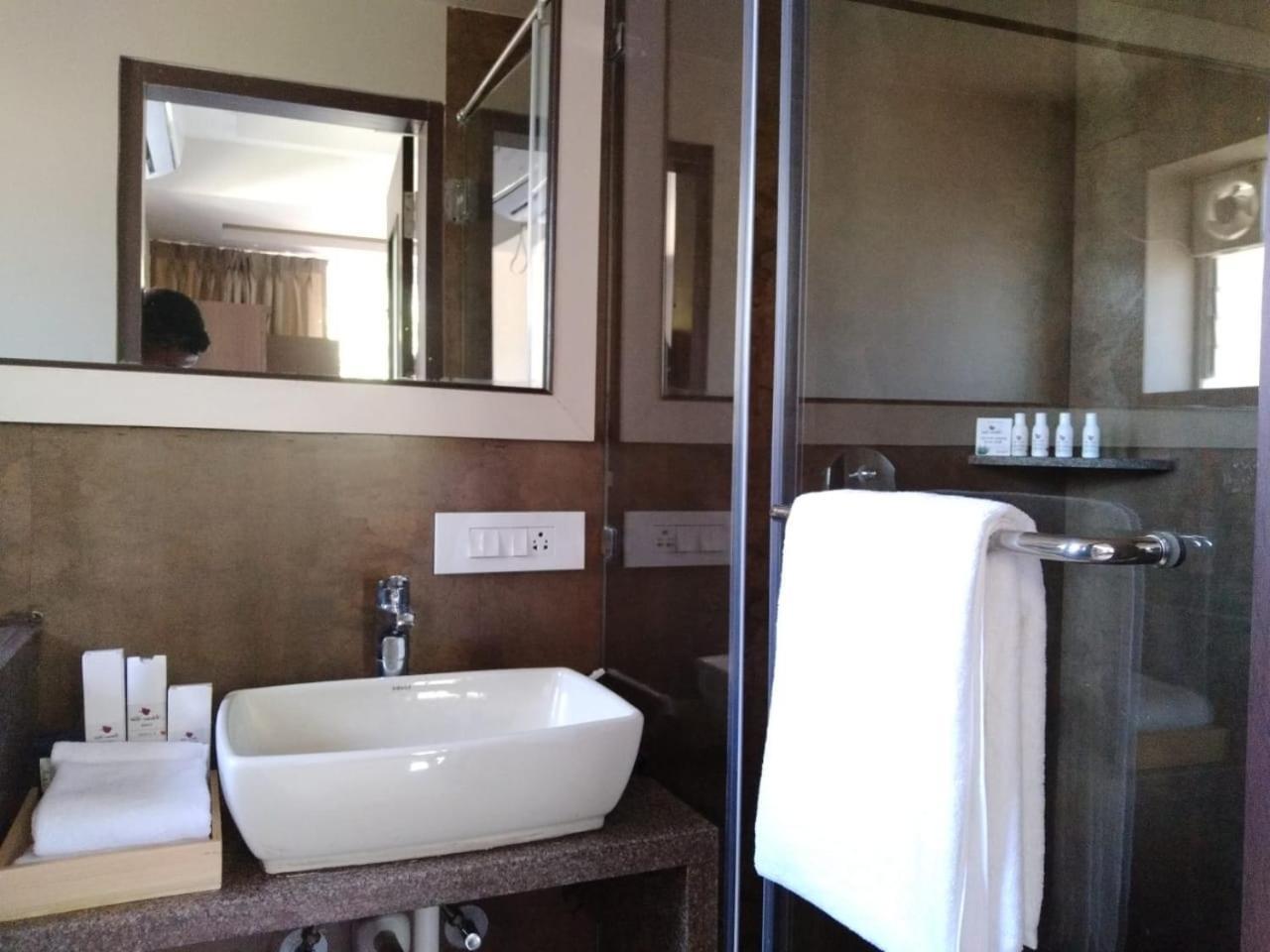 מדגאון Hotel Anthurium Circle מראה חיצוני תמונה