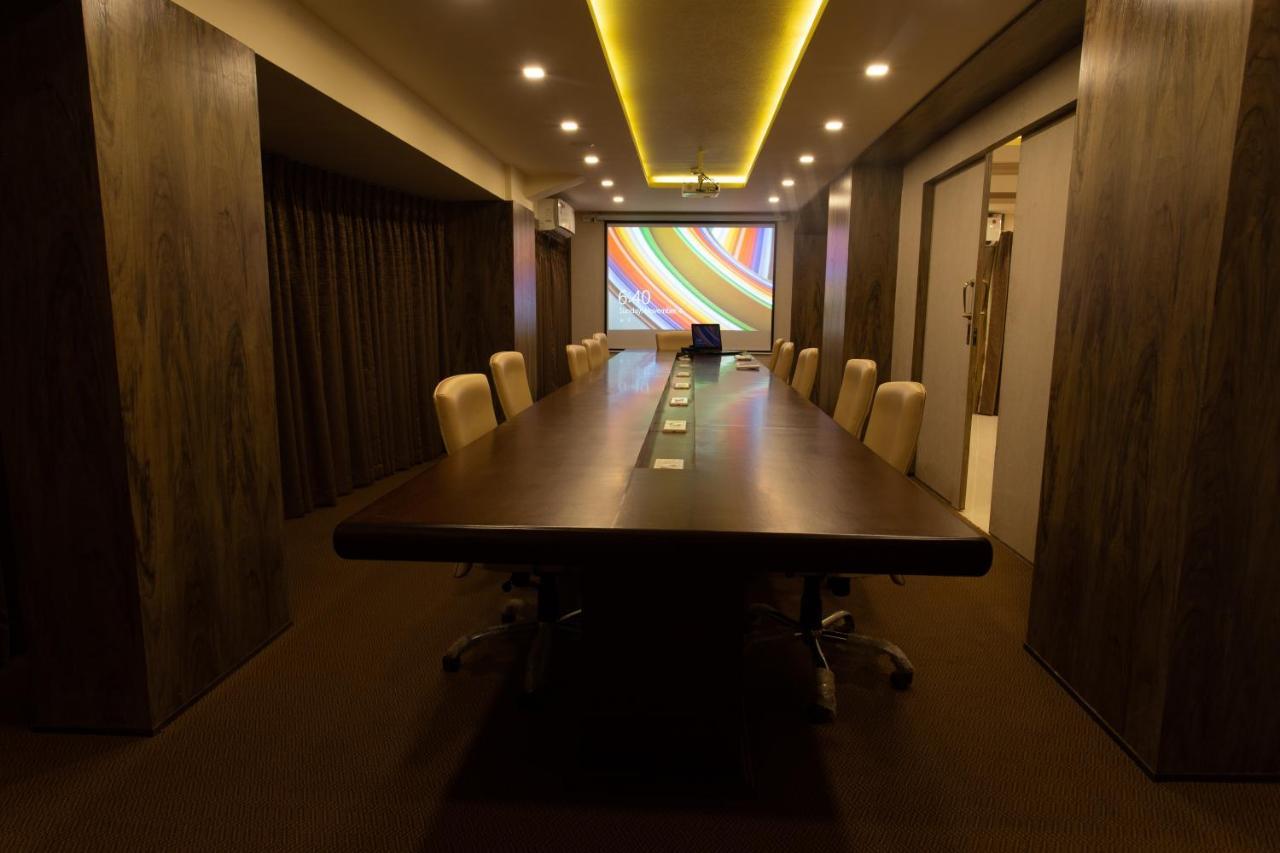 מדגאון Hotel Anthurium Circle מראה חיצוני תמונה